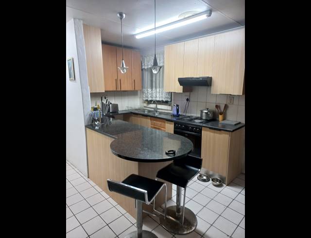 3 BEDROOM FREESTANDING SOLD IN WOODLANDS